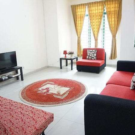 Warisan Indah Homestay near KLIA Sepang Exterior foto