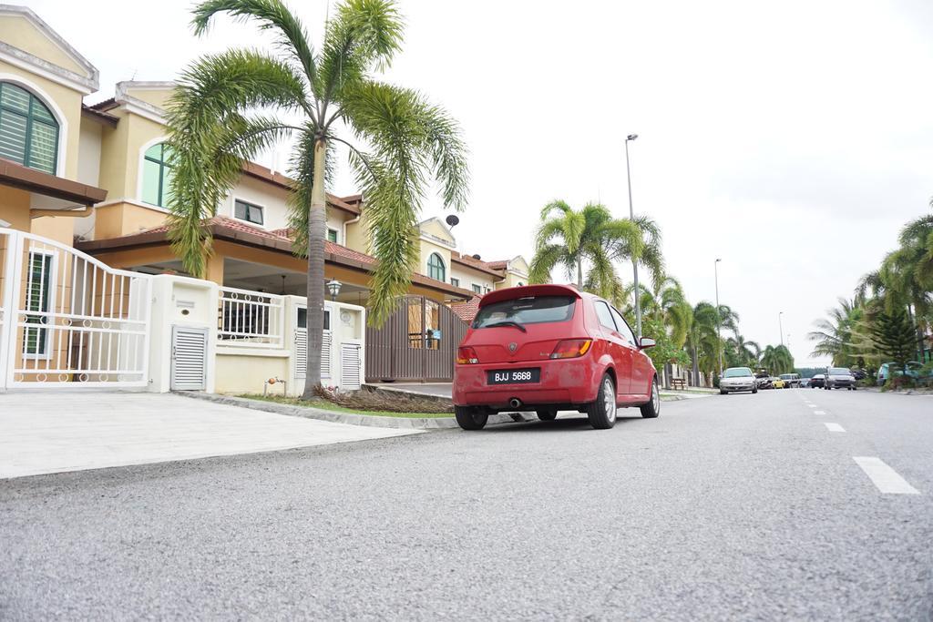 Warisan Indah Homestay near KLIA Sepang Exterior foto